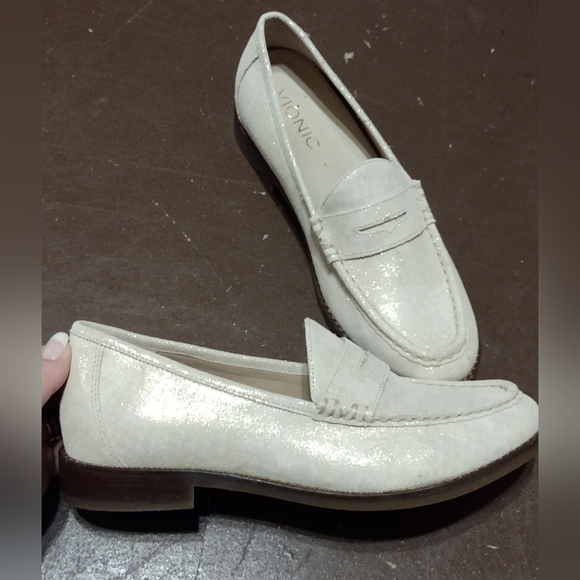 Vionic Flats - Picture 2 of 3